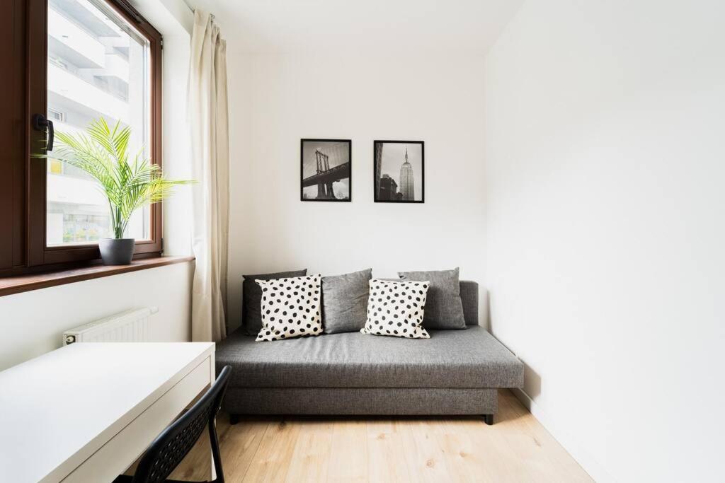 Center - 3 - New Building - Private Parking Place - Garage Apartment Breslau